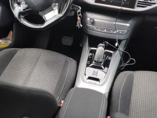 Peugeot 308 foto 1