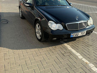 Mercedes C-Class foto 9