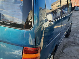 Nissan Serena foto 3