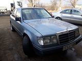 Mercedes Series (W124) foto 1