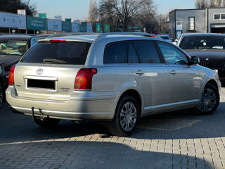 Toyota Avensis foto 4