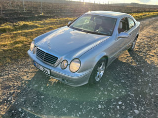 Mercedes CLK-Class foto 2