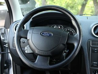 Ford Fusion foto 9