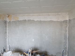 Зачистка старой краски с бетонных стен и потолков.