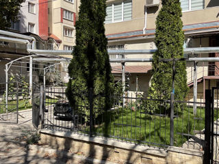 Apartament cu 3 camere, 150 m², Botanica, Chișinău foto 3