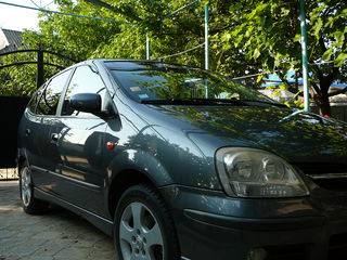 Nissan Almera Tino foto 2