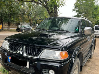 Mitsubishi Pajero Sport foto 2