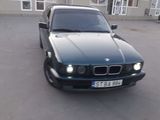 BMW 5 Series foto 1