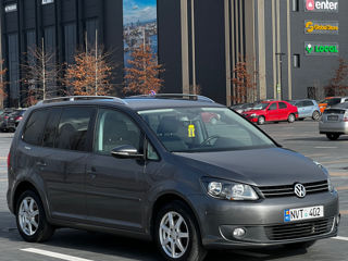 Volkswagen Touran foto 2