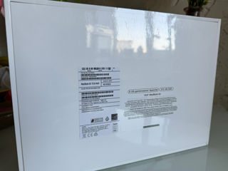 New MacBook Air 13,6 M2 8/512Gb Silver Sigilat foto 2