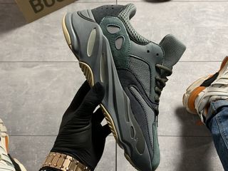 Adidas Yeezy Boost 700 Teal Blue Unisex foto 2