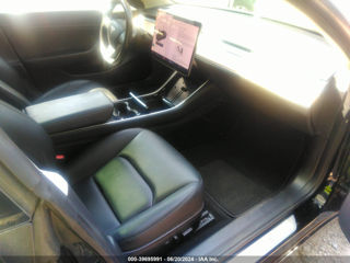 Tesla Model 3 foto 11