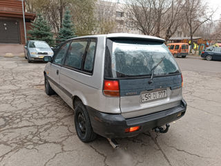 Mitsubishi Space Runner foto 7