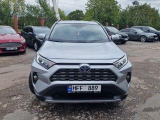 Rav 4 liber spre chirie