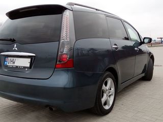 Mitsubishi Grandis foto 1