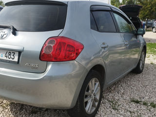 Toyota Auris foto 1