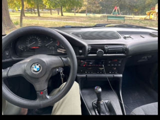 BMW 5 Series Touring foto 3