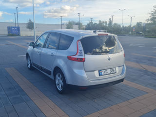 Renault Grand Scenic foto 2