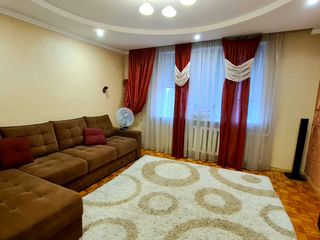 Apartament cu 3 camere, 80 m², Buiucani, Chișinău foto 1