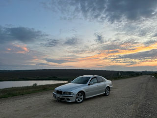 BMW 5 Series foto 3