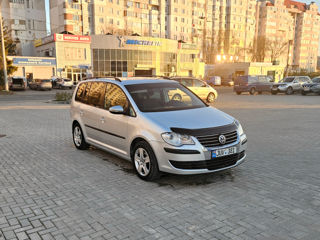 Volkswagen Touran foto 2