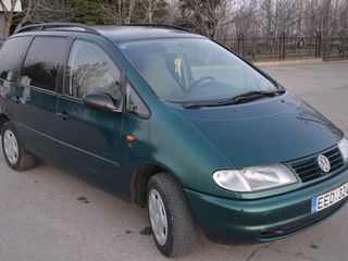 Volkswagen Sharan foto 1