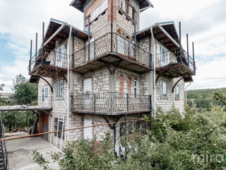 Se vinde vilă pe malul lacului amplasată în s. Hrușova, IP Valea Fermecată фото 1