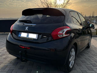 Peugeot 208 foto 3