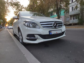 Mercedes B-Class foto 2