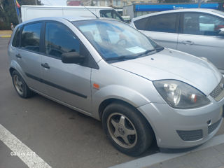 Ford Fiesta foto 5