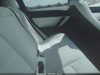 Tesla Model 3 foto 8