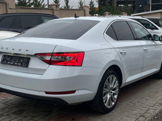 Skoda Superb foto 3