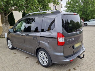 Ford Tourneo Courier foto 2