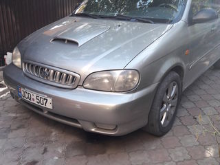 KIA Carnival foto 1