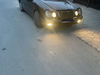 Mercedes E-Class foto 2