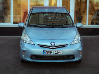 Chirie Toyota Prius V foto 2