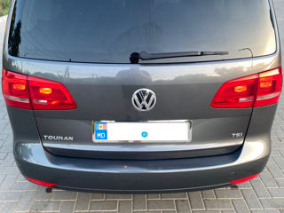 Volkswagen Touran foto 2