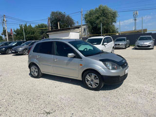 Ford Fiesta foto 5