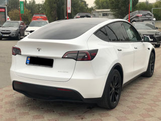 Tesla Model Y foto 4