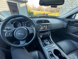 Jaguar XE foto 8