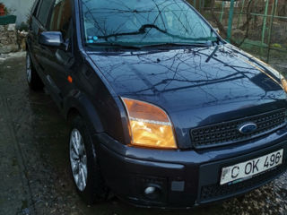 Ford Fusion foto 2