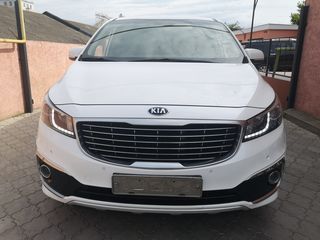 KIA Carnival foto 1