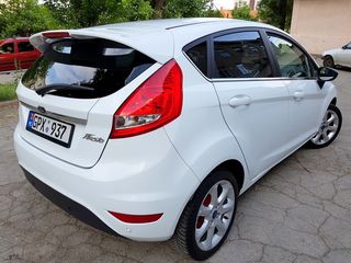 Ford Fiesta foto 2