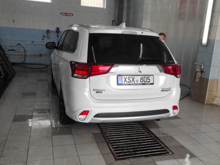 Mitsubishi Outlander foto 2