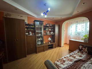 Apartament cu 3 camere, 70 m², Tineret, Ungheni foto 5