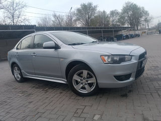 Mitsubishi Lancer foto 8