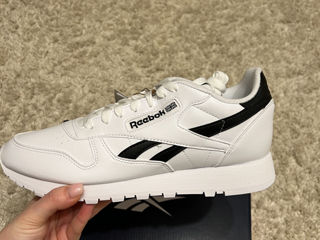 Adidasi noi Reebok