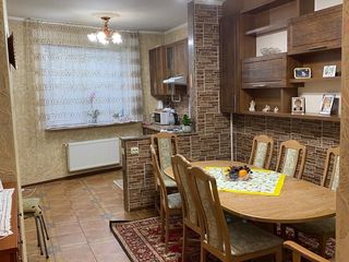 Apartament cu 2 camere, 62 m², Buiucani, Chișinău foto 2