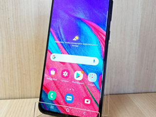 Samsung Galaxy A40 4/64 Gb.Pret 1290 lei