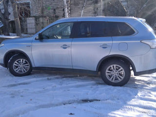 Mitsubishi Outlander foto 3